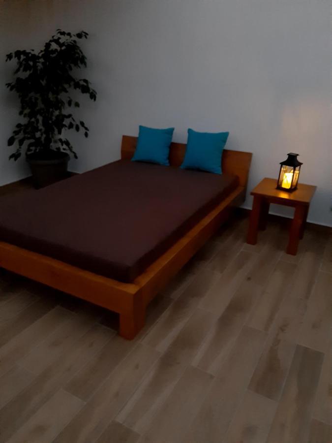 Central Apartment Near The Beach With Huge Private Terrace Loutraki  Exterior photo